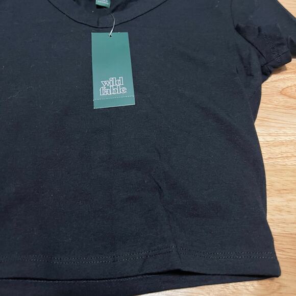Wild Fable Women's Black Short Sleeve V-Neck Cropped T-Shirt - Size XS - NWT - Picture 4 of 7
